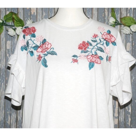 Paper Crane White Boho Top T-Shirt Size L Embroidered Floral Roses Ruffle Sleeve - Picture 2 of 8